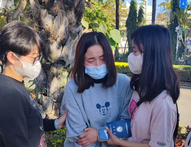 帮别人办暂住证的危害-办暂住证:材料繁琐、时间长等待,市民心里苦不堪言