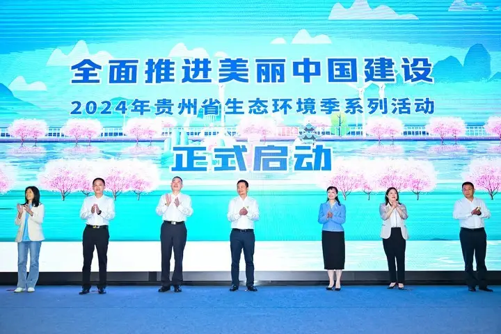 空姐美女赵亚璐图片-赵亚璐：空姐中的美丽与亲和力典范，多维度的魅力令人瞩目