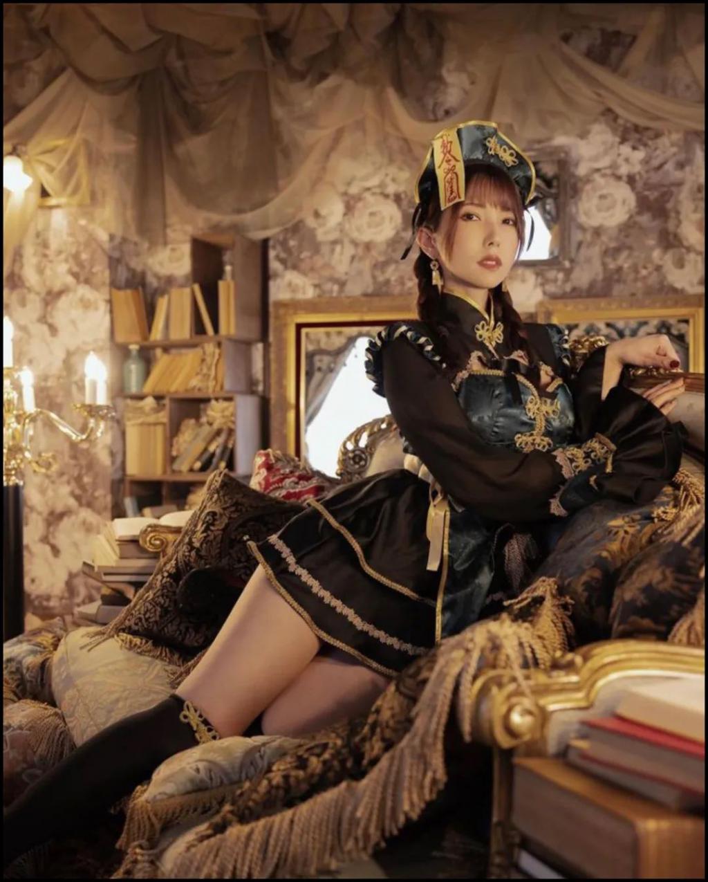 闹鬼庄园：镜之王-探险者夜探闹鬼庄园镜之王，镜子中惊现神秘苍白面孔